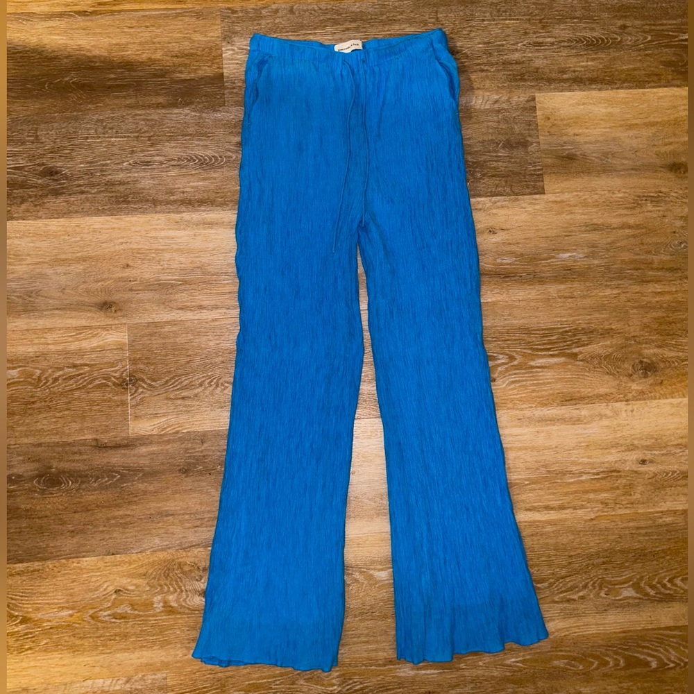 Crinkle textured wide leg pull on pants